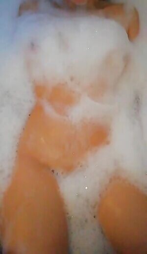 Nothing like a hot bath on a cold day.. Its already chilly where I live 😊❤
