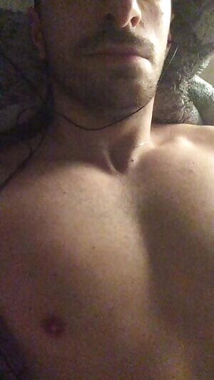 Quite horny right now ! Feel free to P