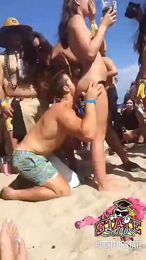Guy eats ass girls on the beach