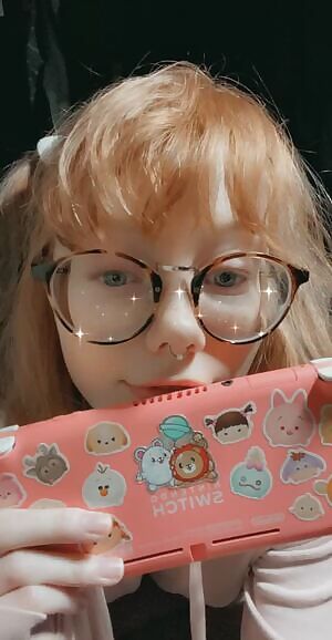 Hi riends! i’m so happy ☺️ today wasn’t going so well but wow did it get better 🥰 i hope you’re having a good day!! 💕💕