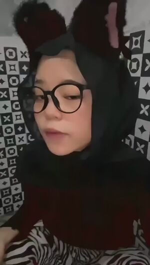 Lips & Tongues Barely Legal Cum In Mouth