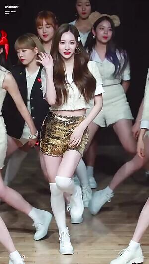 Cherry Bullet - Jiwon