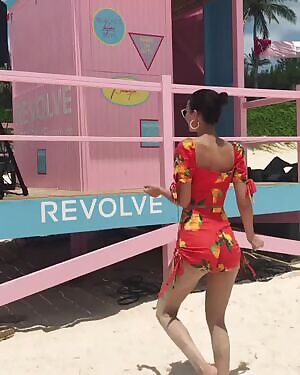 Victoria Justice dancing and shaking her tight ass. She's so fucking hot