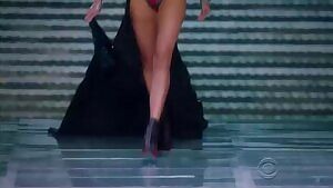 I still remember how hypnotized Candice Swanepoel made me when she returned to VSFS with this.