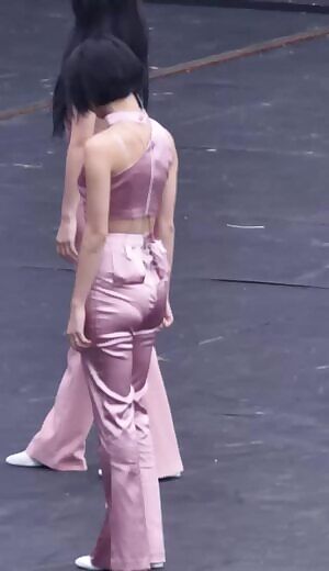 TWICE - Chaeyoung & Tzuyu