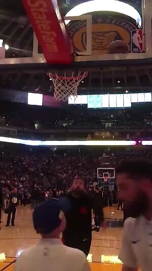 Bouncing ass in thong 🧡