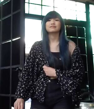 Julia Black Outfit