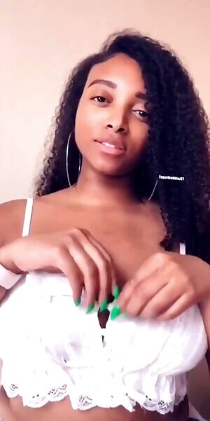 Bubbz with the sensual reveal 🤤