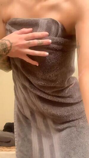 This is completely safe to open at work... i promise 😈