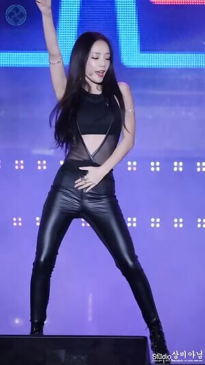 Kara - Hara,Seungyoon, Gyuri Hip Roll for 59 seconds