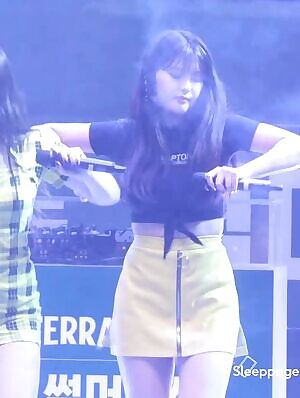 Momoland Ahin Bouncy melons