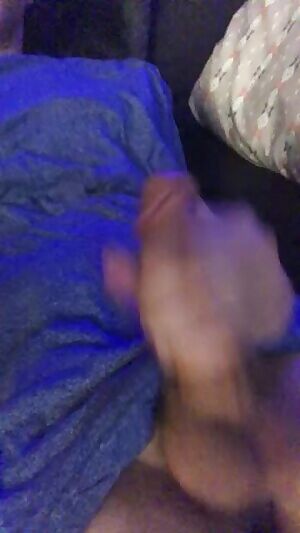 Would love a Twink to milk me of this cum!!!