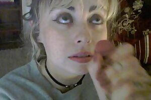 knowing I'm about to get my mouth ucked makes me smile :)