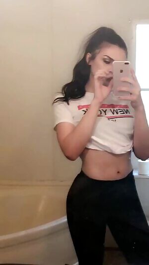 Break up with your girlfriend, I’m bored 🥺