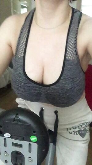 I was told I’m too distracting for the gym.. 🤷🏼‍♀️😉