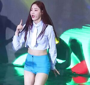 Momoland - Yeonwoo's Nice Shorts