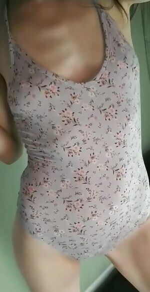 Flower onsie 🌼🍓🍀 f/36