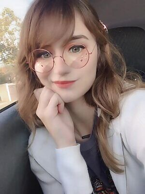 Public ahegao for the first time... definitely got caught lol