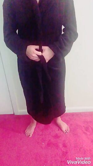 Little weekend striptease for you. 💋💋