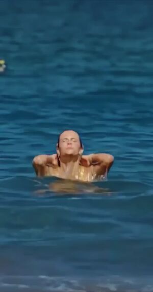 Celebs Big Tits Bikini Blonde Boobs