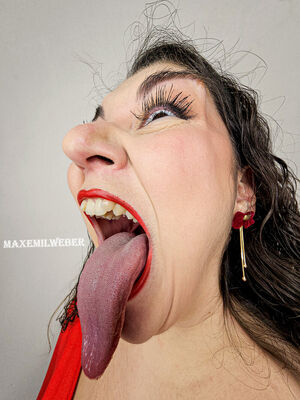 Vore Tiny Long Tongue