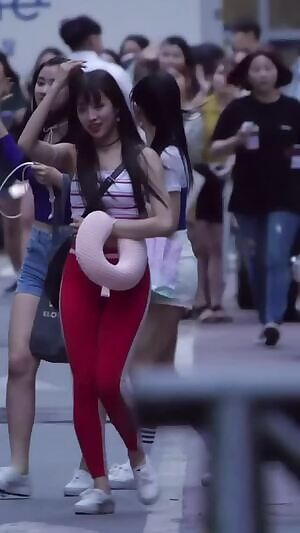 Nature - Saebom in red leggings