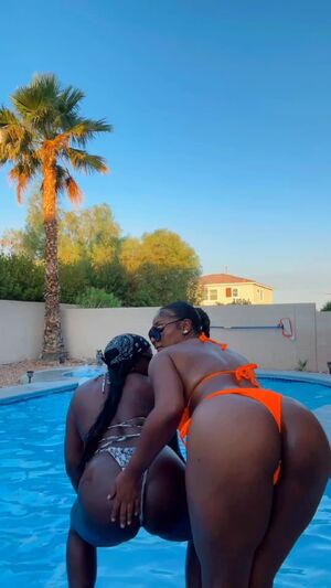 Bikinis Erotic massage Girl Girl Happy Ending