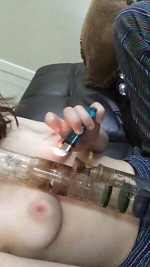 Dirty bong or a dirty girl