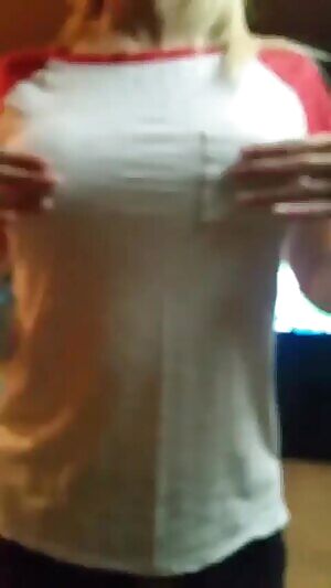 Blondie titties