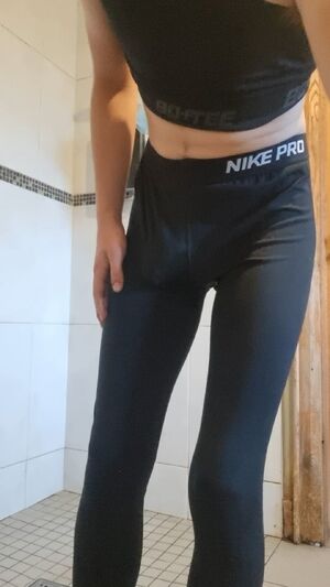 Peeing Crossdressing Gym Leggings Piss