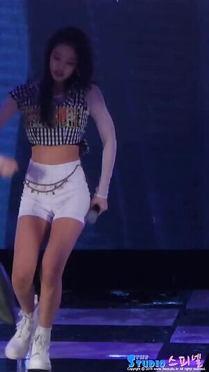 Blackpink - Jennie camel toe