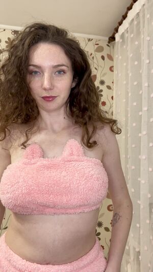 Super quick tits reveal