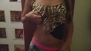 Hi internet: Shy flashing tits