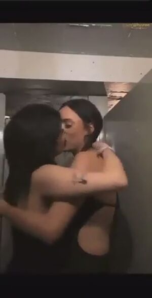 Lesbian Tongue Kissing Babe Lesbians NSFW