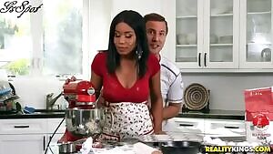 Round & Brown - Jenna Foxx - Round & Brownies