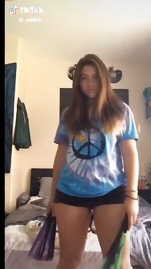 Love the shape of her thick thighs