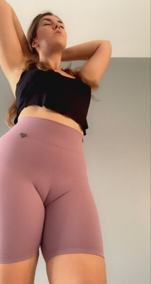 Thick milf in tight leggings
