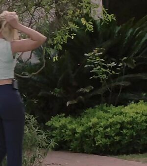 Mena Suvari