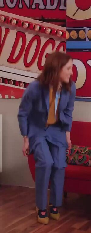 Ellie Kemper in her undies