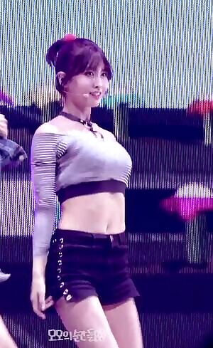 twice Momo - Likey