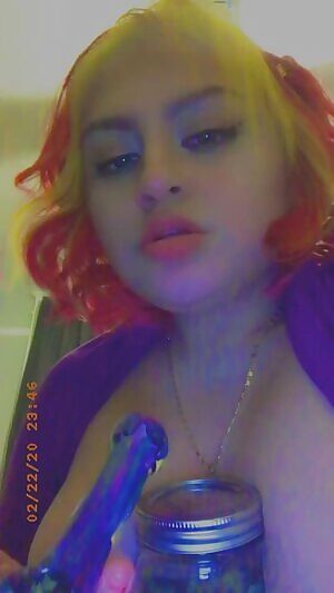 TiDDys holding the weed jar while I take a hit 👅💨