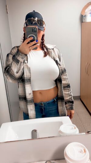 Milfy Melons Amateur Babe Big Tits