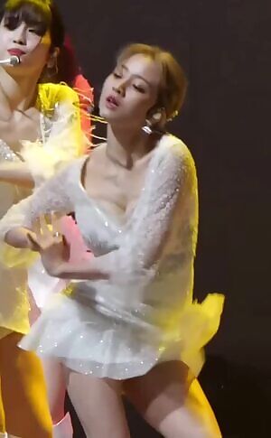 Twice Momo - Nip Slip