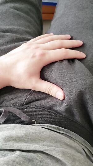 Too hard to be studying😋