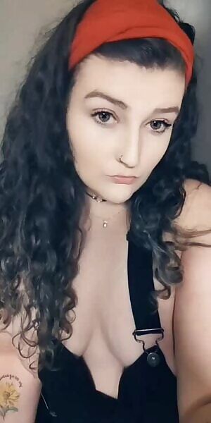 Should i undo my overalls and make another gif?😘