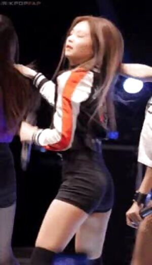 BLACKPINK - Jennie Tight Ass
