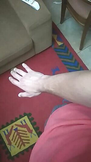 Hey, it's jus' me and me forearm here, how ya doin'?