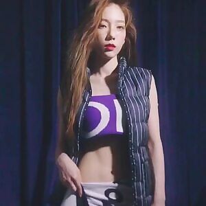 SNSD Taeyeon #tommyhilfiger