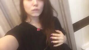 Do I look cute in clothes too? ;3