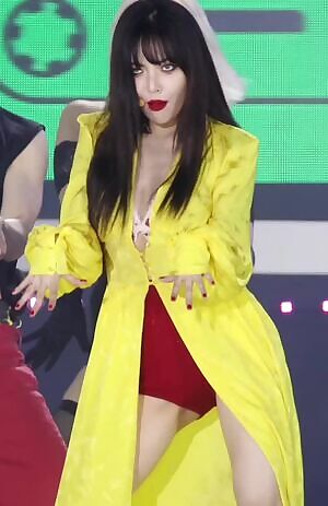 Hyuna's black panty